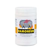 Un contenant en plastique blanc de "Poudre de ramonage" de L'ATRIER RAMONEUR, comportant un logo gris et orange avec texte en français.